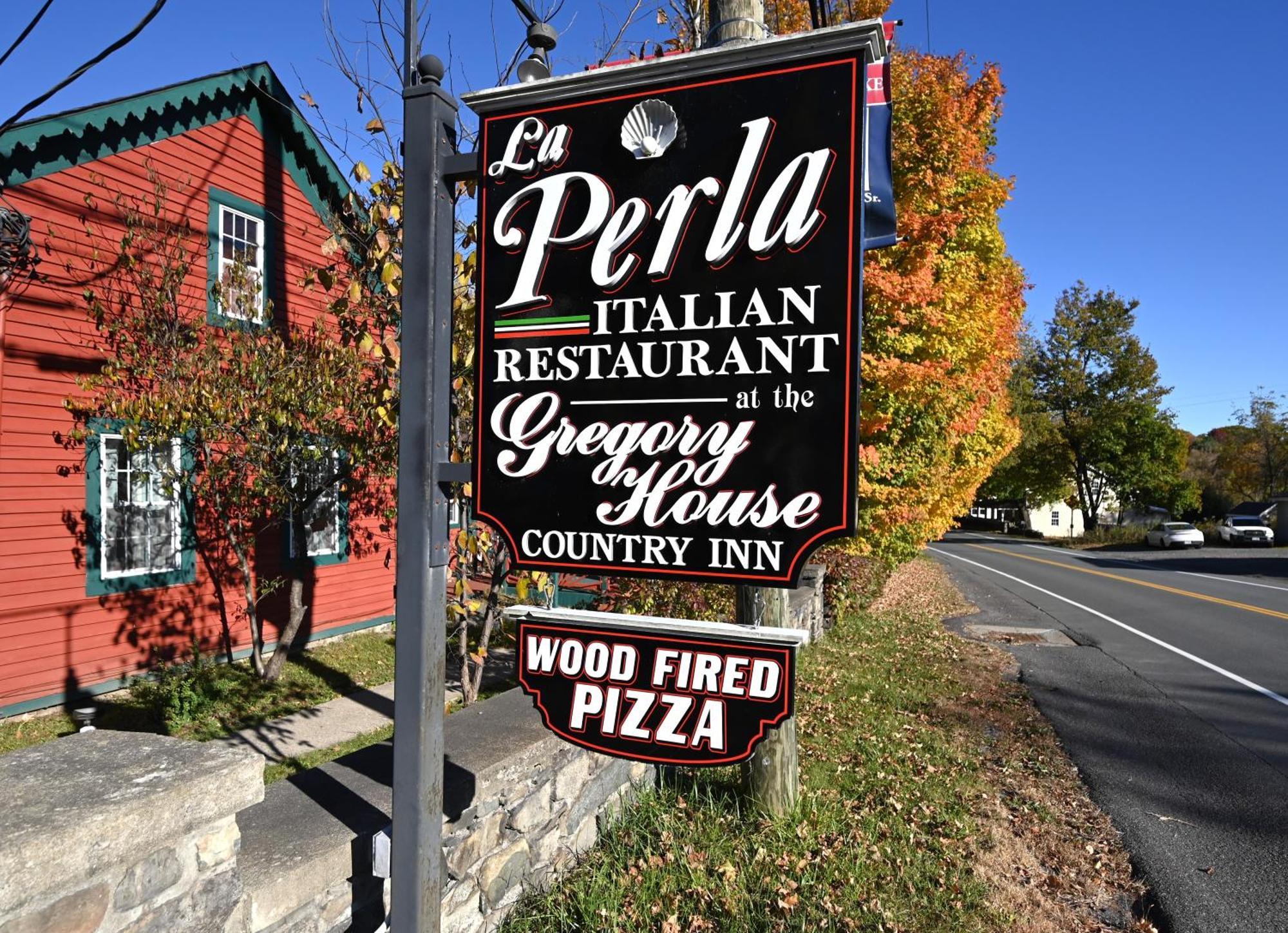 La Perla Restaurant & Country Inn Averill Park Esterno foto